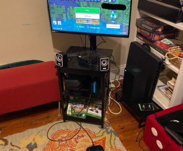 One of my friends does not have a TV, this is his whole setup (computer can be need in the middle)