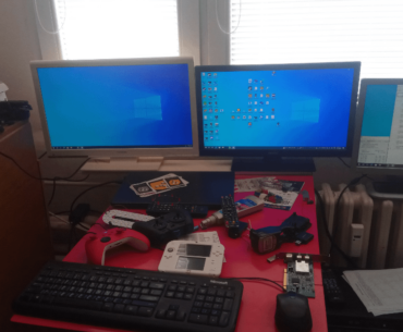 Budget triple monitor setup (the sides are VGA)