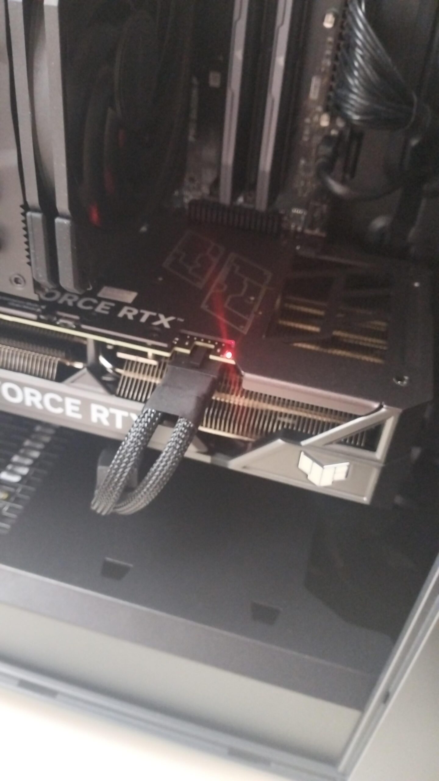 What's this red light on my 4070 ti? - FPSHUB